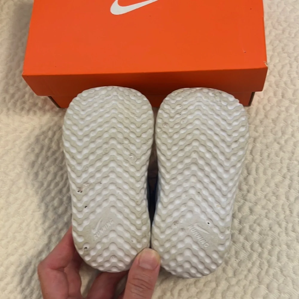 Nike Revolution 5 - Picture 4 of 4